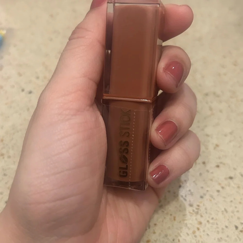 Makeup Revolution Pout Lip Gloss Stick